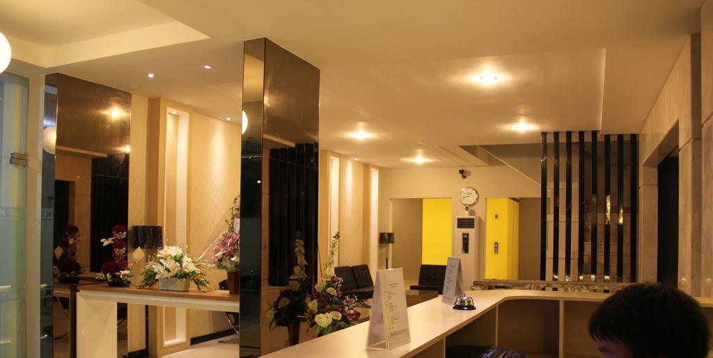 Swk 95 Hotel Surabaya Dış mekan fotoğraf