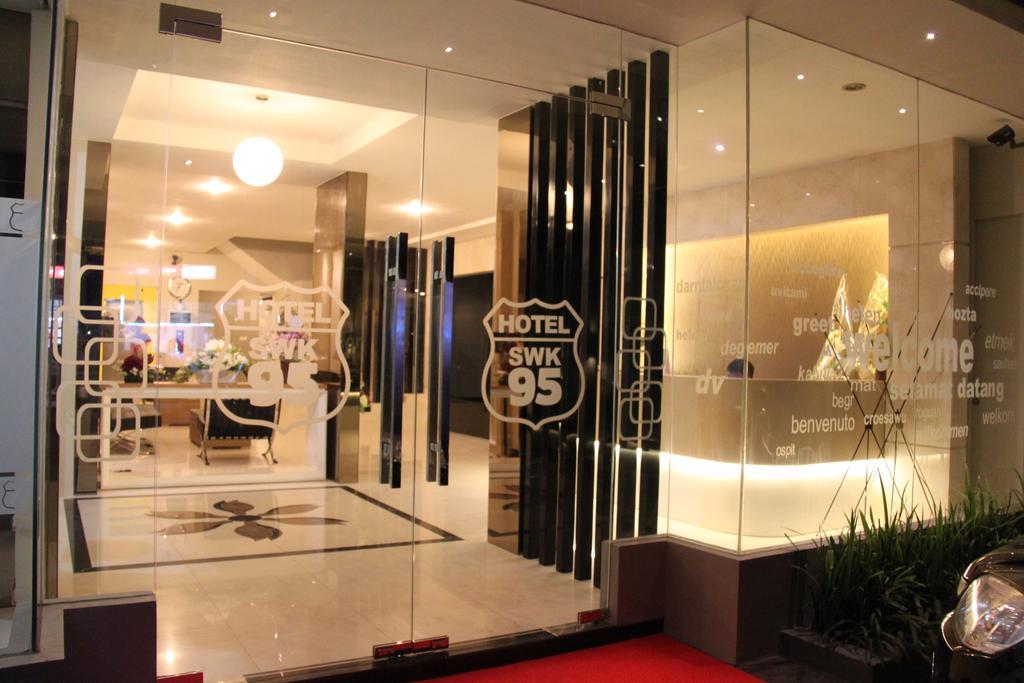 Swk 95 Hotel Surabaya Dış mekan fotoğraf