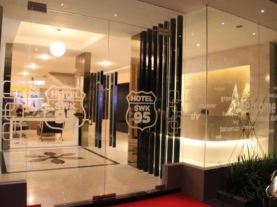 Swk 95 Hotel Surabaya Dış mekan fotoğraf